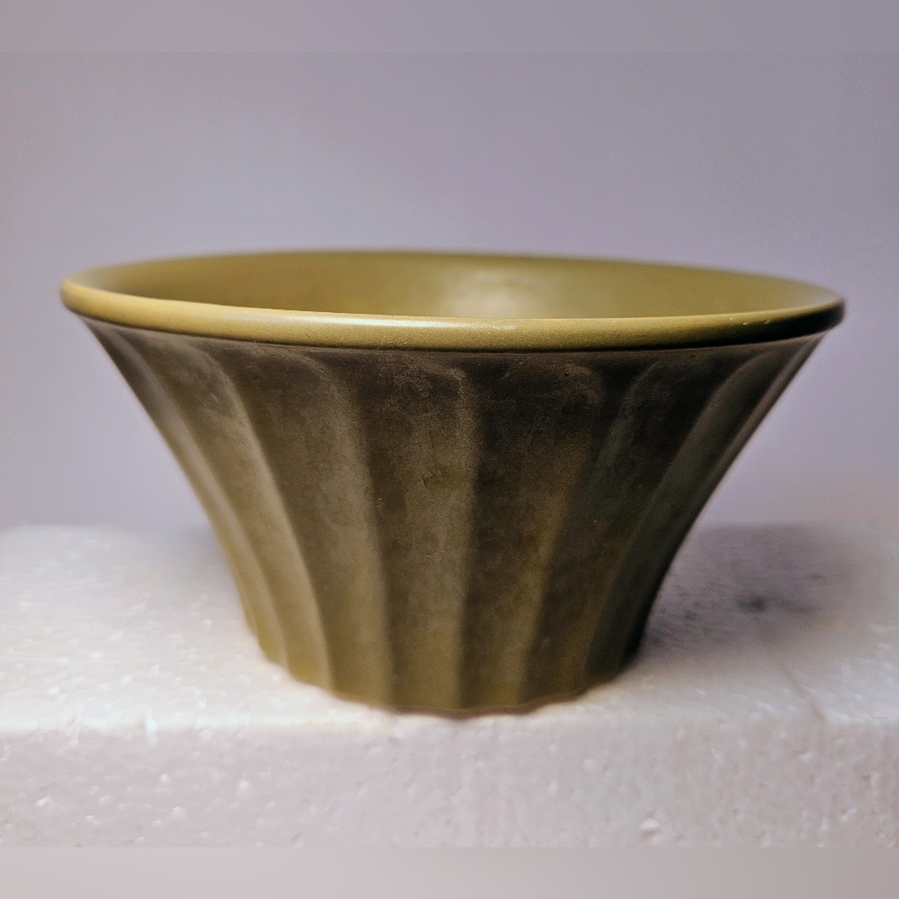 McCoy Econoline Ribbed Pottery Planter